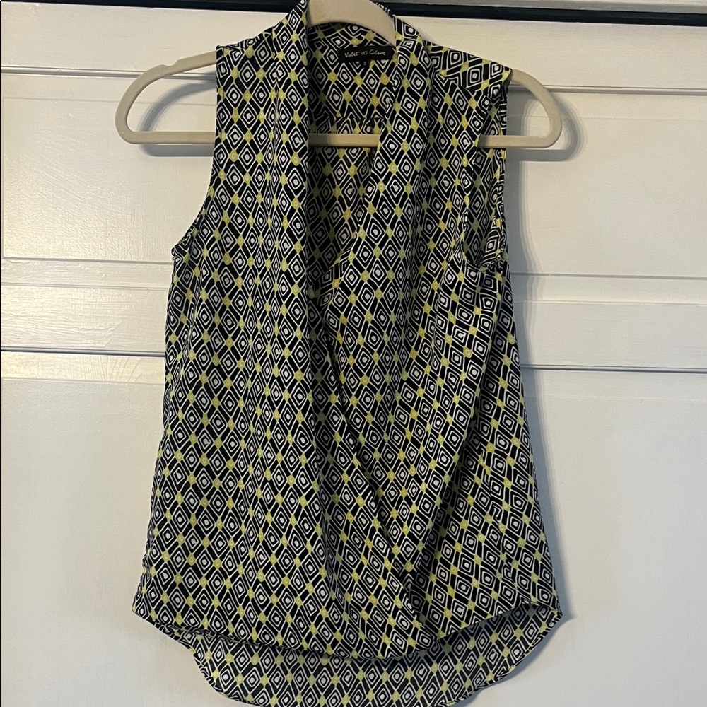Violet & Claire Black and Yellow Diamond Print Blouse